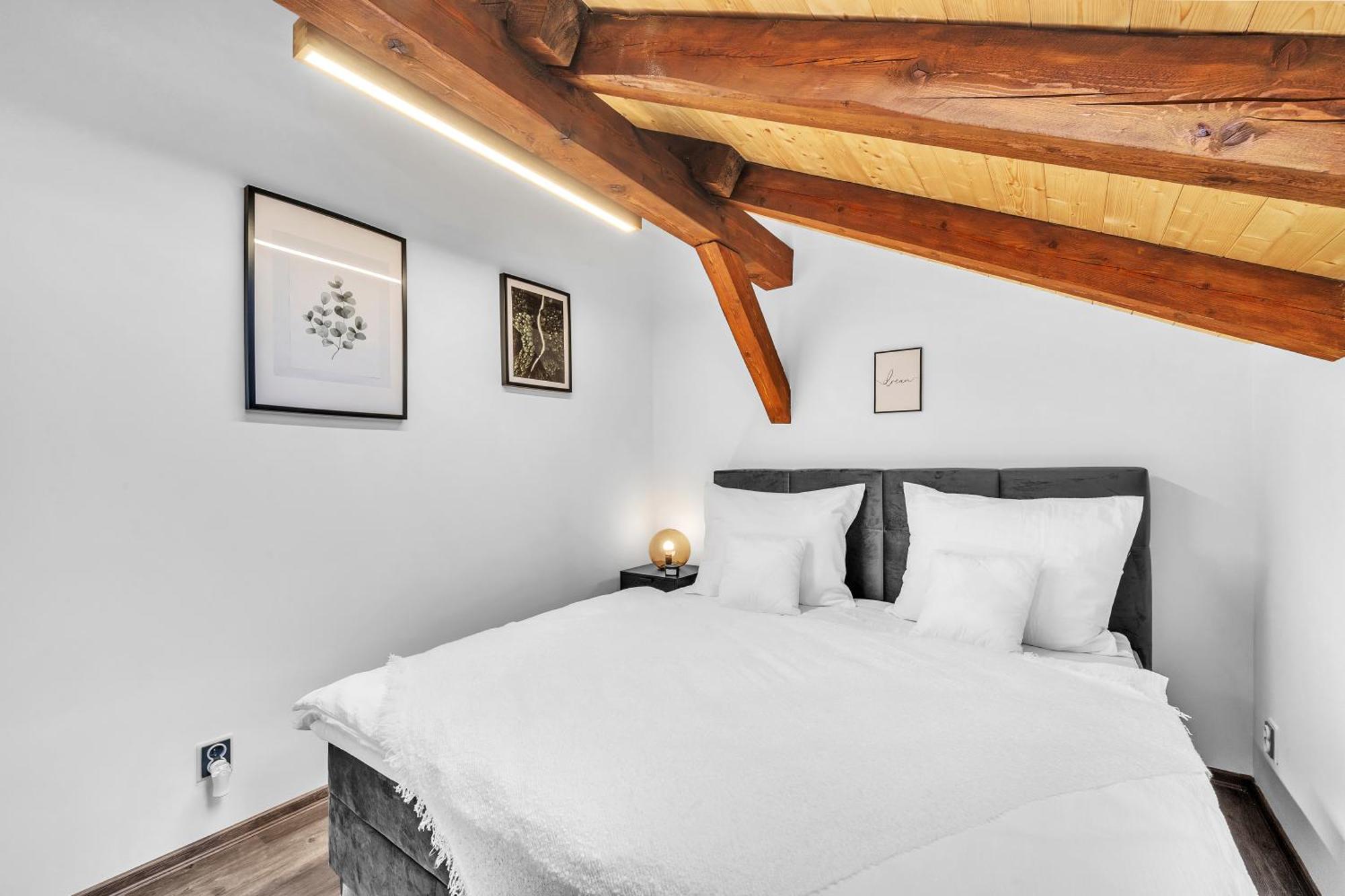 Hotel U Krale Jiriho Stráž pod Ralskem Esterno foto